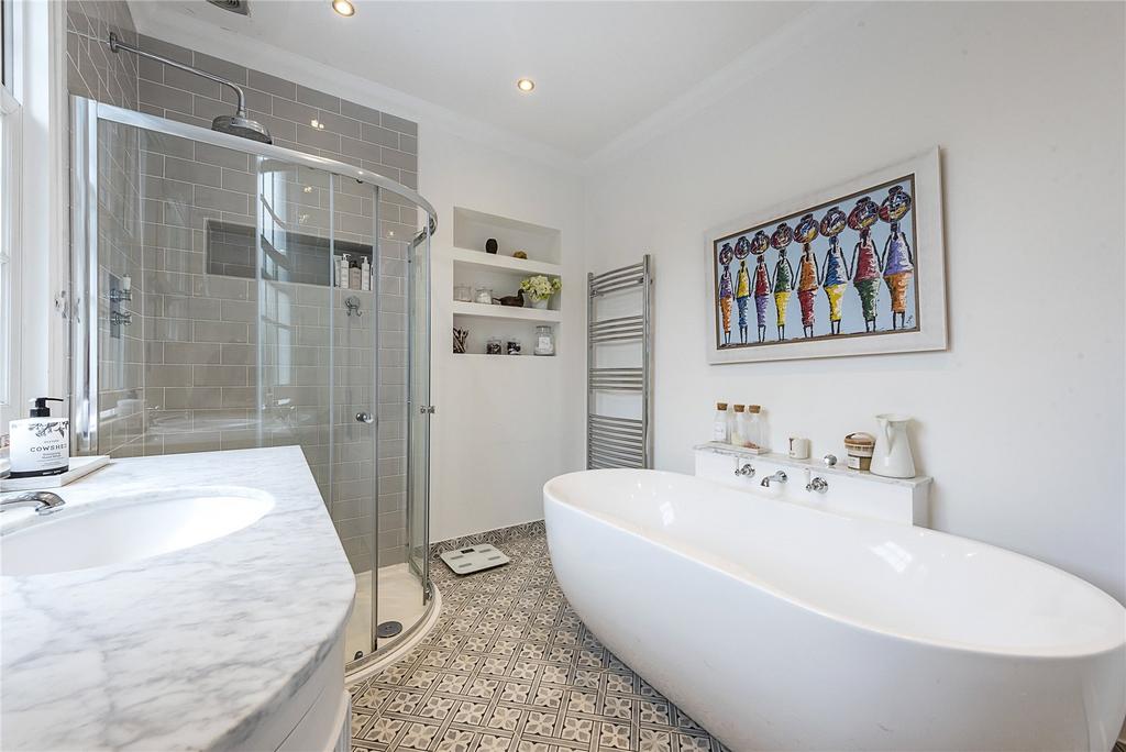 En Suite Bath/Shower