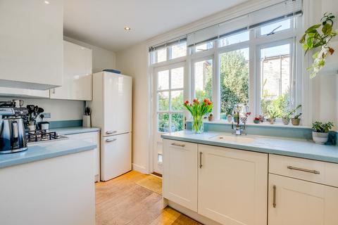 62 Winchester Road, Twickenham, TW1 1LD