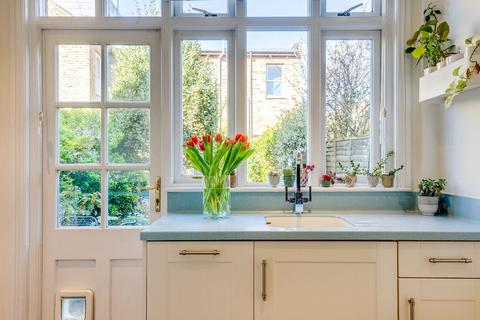 62 Winchester Road, Twickenham, TW1 1LD