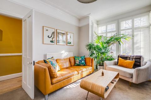 62 Winchester Road, Twickenham, TW1 1LD