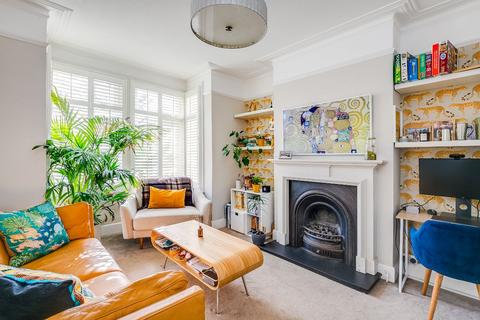 62 Winchester Road, Twickenham, TW1 1LD