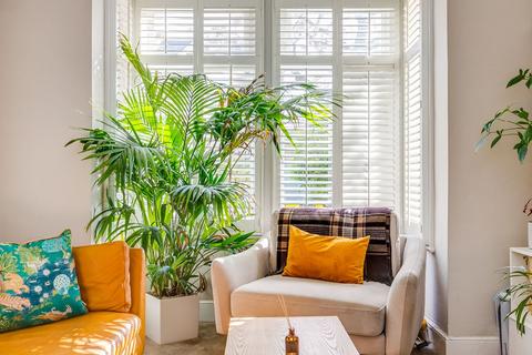 62 Winchester Road, Twickenham, TW1 1LD