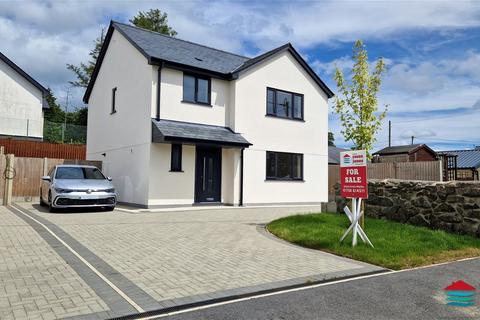 3 bedroom detached house for sale, 2 Cwrt Tanws, Criccieth, LL52
