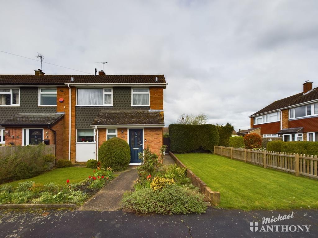 Long Meadow, Bedgrove 3 bed property £360,000