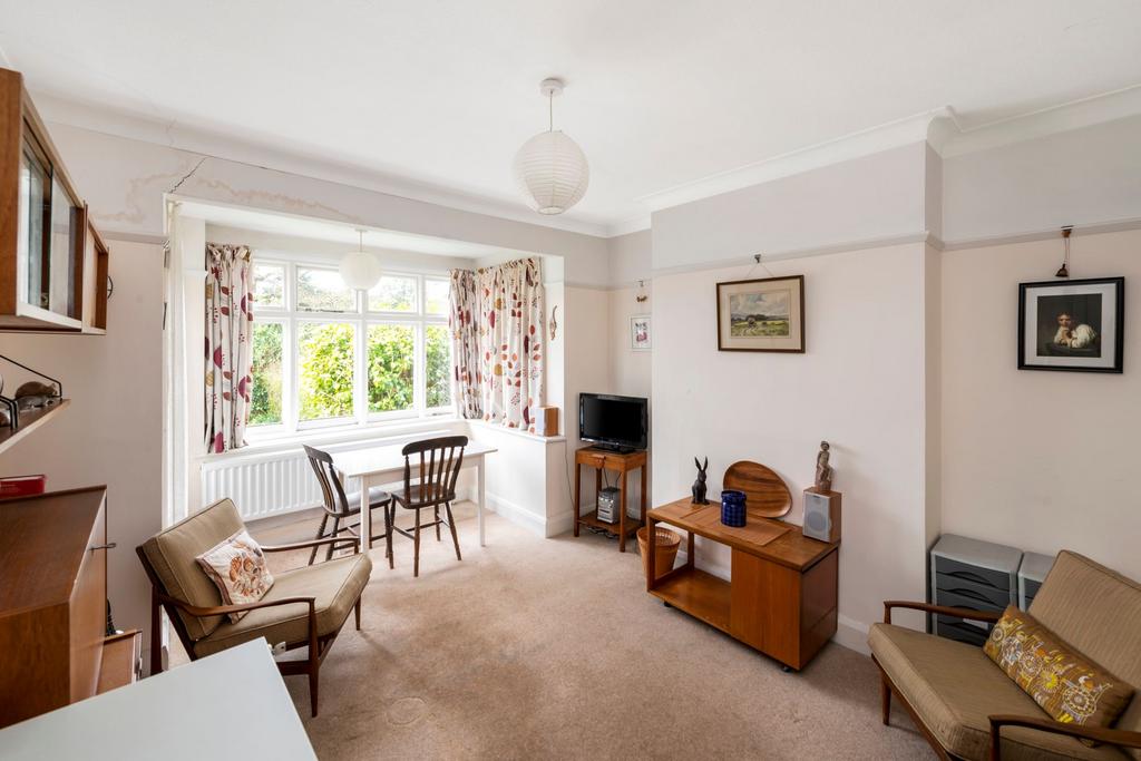 Broadhurst Gardens, Reigate, RH2 3 bed semidetached bungalow for sale