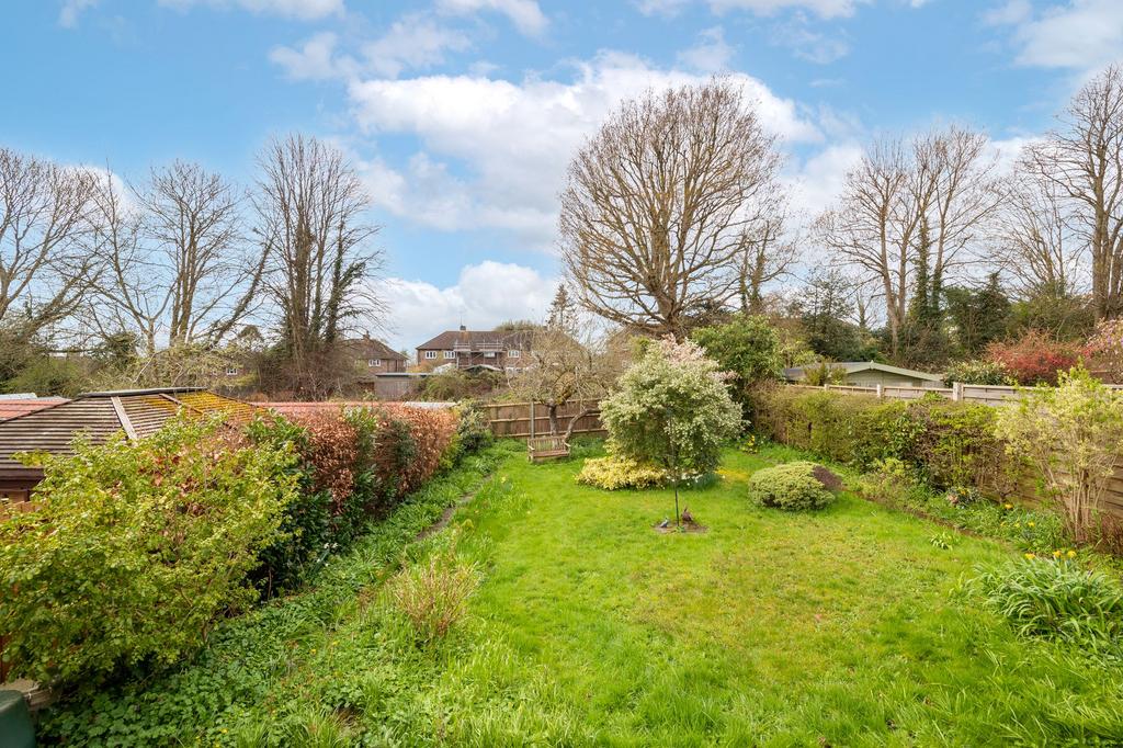 Broadhurst Gardens, Reigate, RH2 3 bed semidetached bungalow £500,000