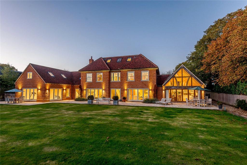 Old Bix Road, Bix, HenleyonThames, Oxfordshire, RG9 7 bed detached