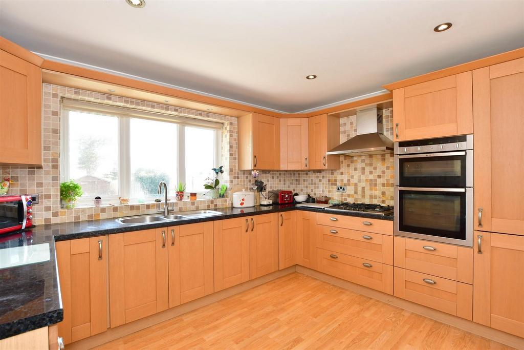 Clayton Road, Selsey, Chichester, West Sussex 4 bed detached house for