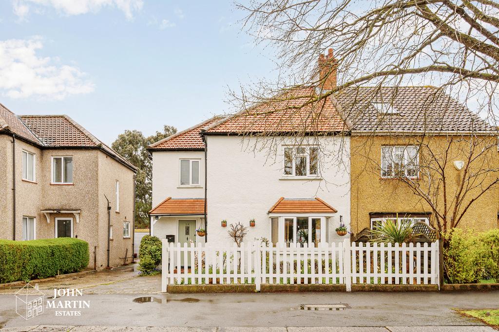 Vallis Way, London W13 3 bed semidetached house for sale £895,000