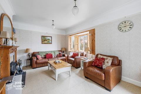 26 Vallis Way, London, W13 0DD