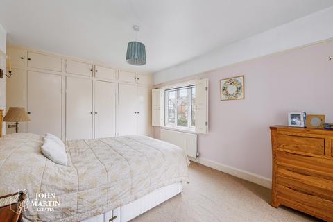 26 Vallis Way, London, W13 0DD