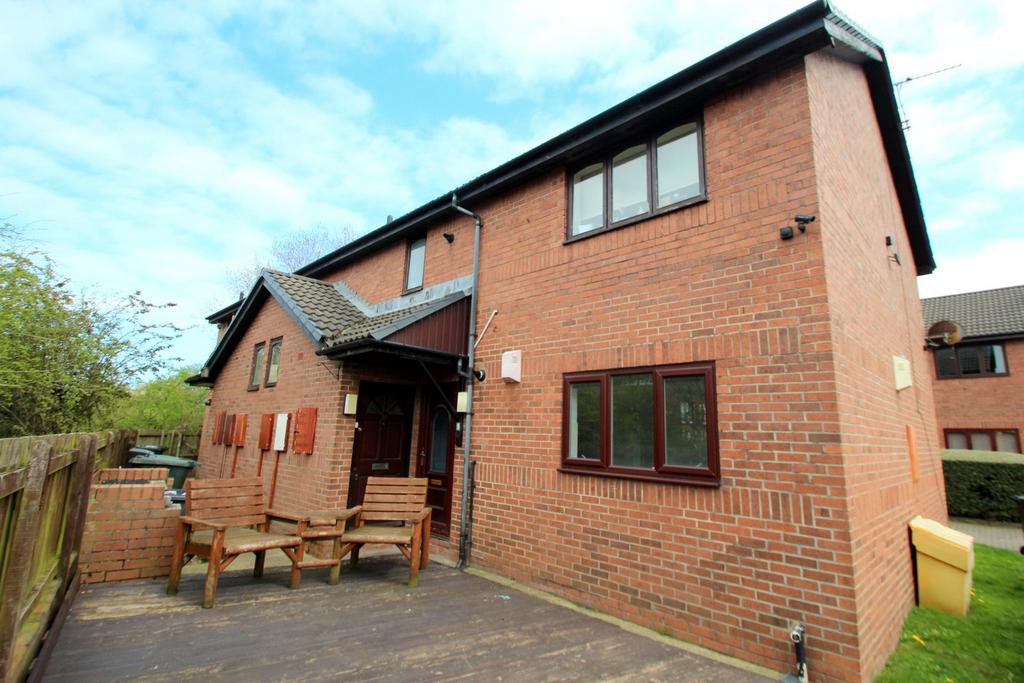 St Marks Court, Shiremoor, NE27 2 bed apartment for sale £69,950