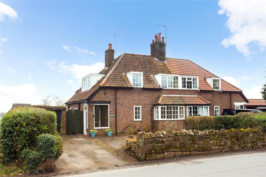 The Village, Burton, Neston... 3 bed semidetached house £395,000