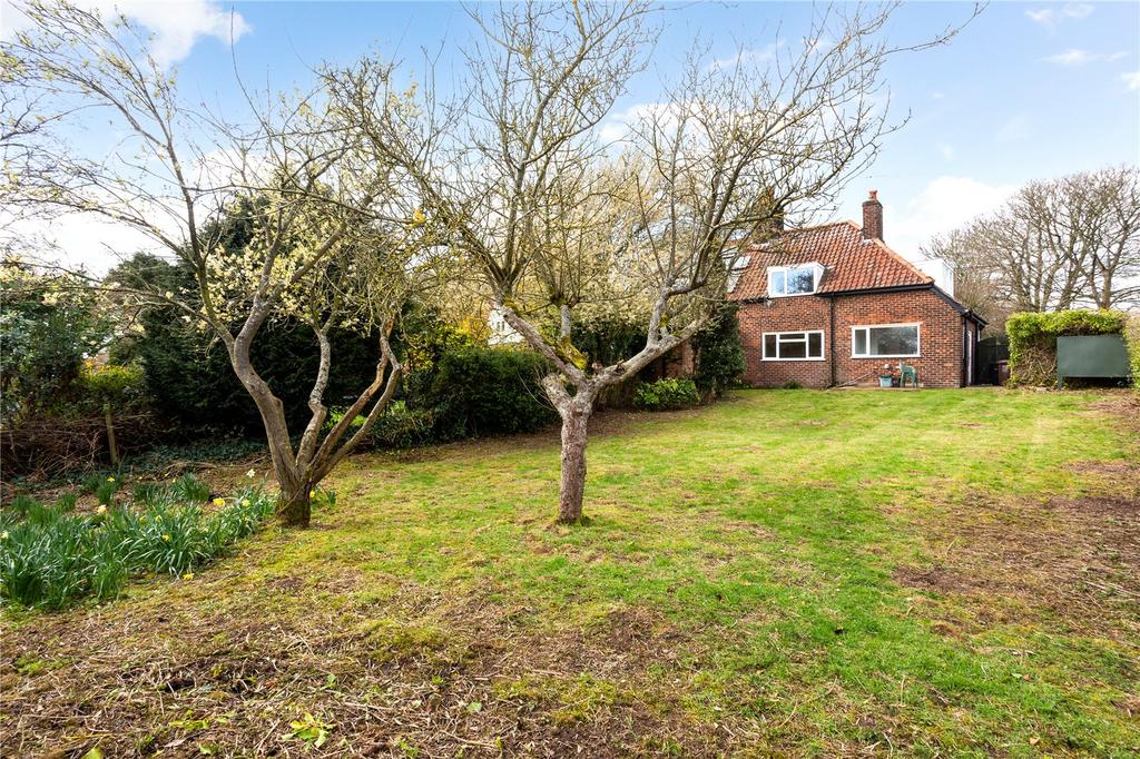 The Village, Burton, Neston... 3 bed semidetached house £395,000