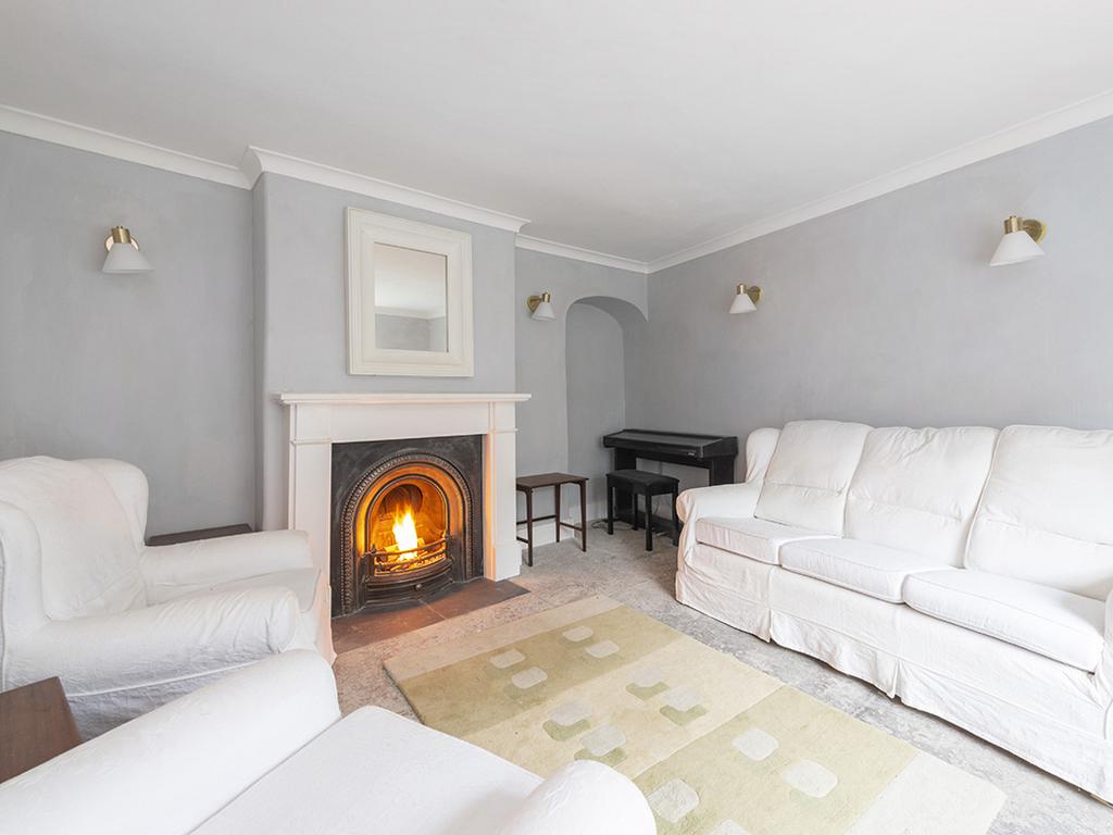 Bradford Road, Sherborne, Dorset, DT9 4 bed semidetached house £365,000
