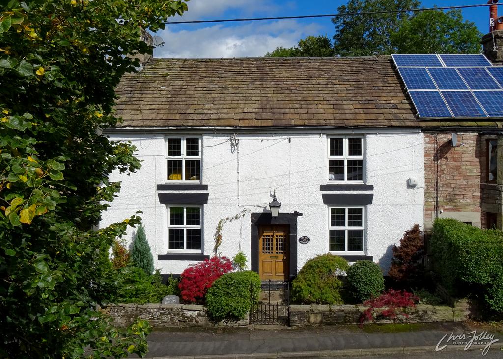 Manchester Road, Tunstead Milton, High Peak SK23 7ER 3 bed semi