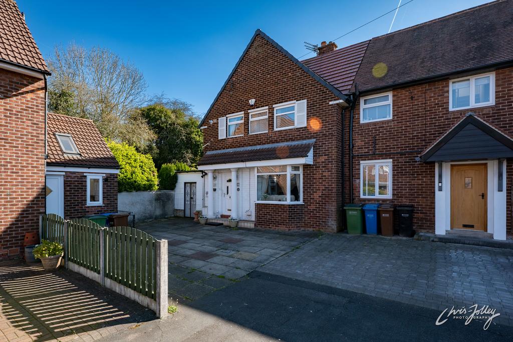Barrule Avenue, Hazel Grove, Stockport SK7 6JY 3 bed semidetached