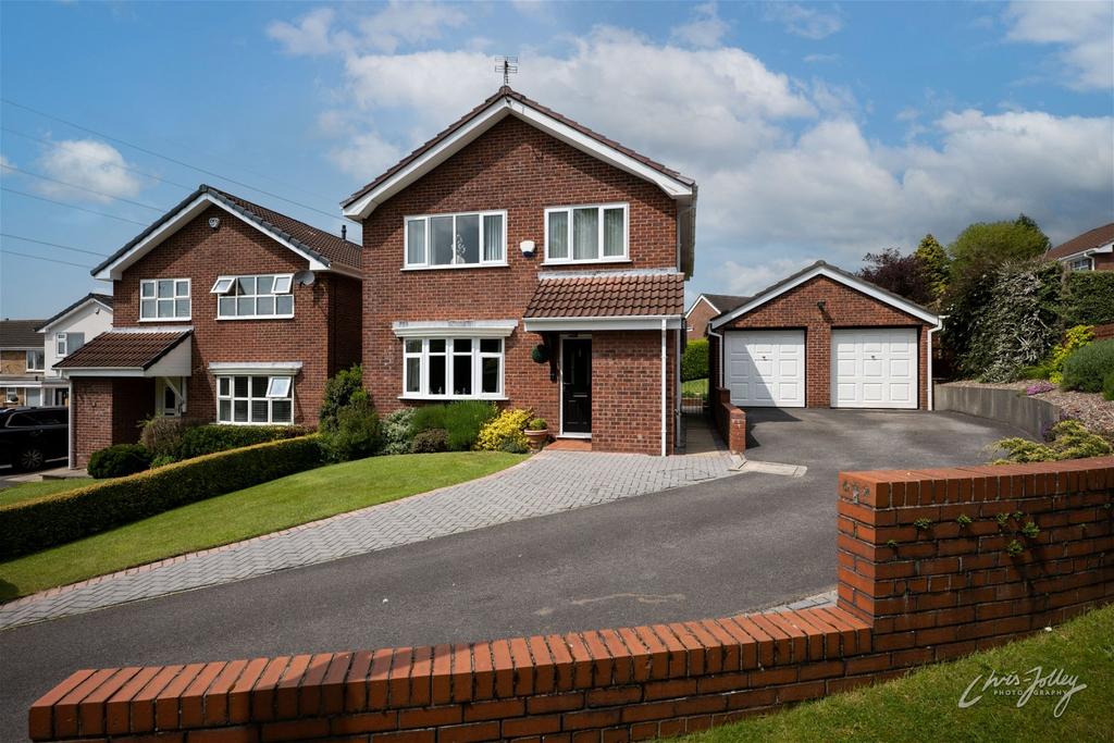 Grassholme Drive, Offerton, Stockport SK2 5UN 4 bed detached house for