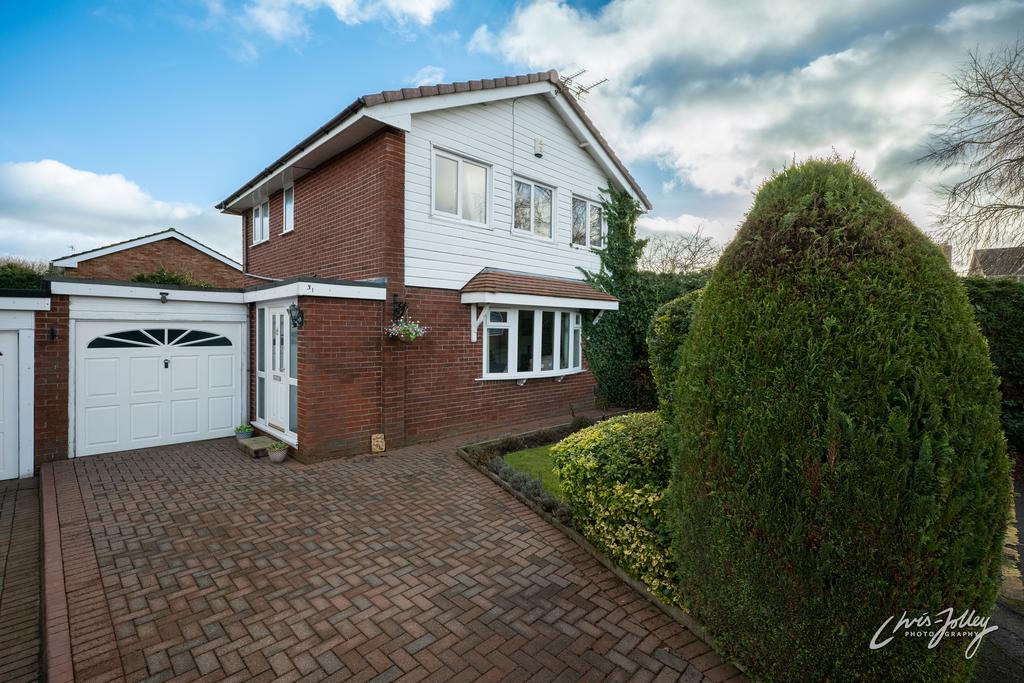 Brookside Avenue, Offerton, Stockport SK2 5HR 3 bed detached house for