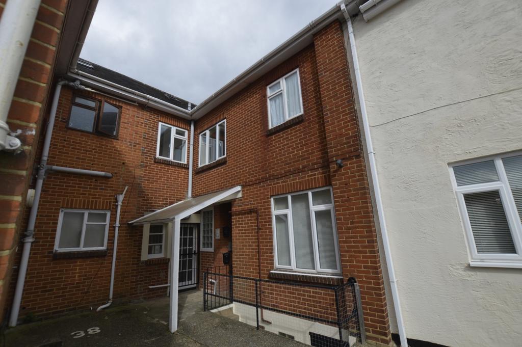 Kinson Road, Bournemouth, Dorset, BH10 2 bed flat for sale £150,000