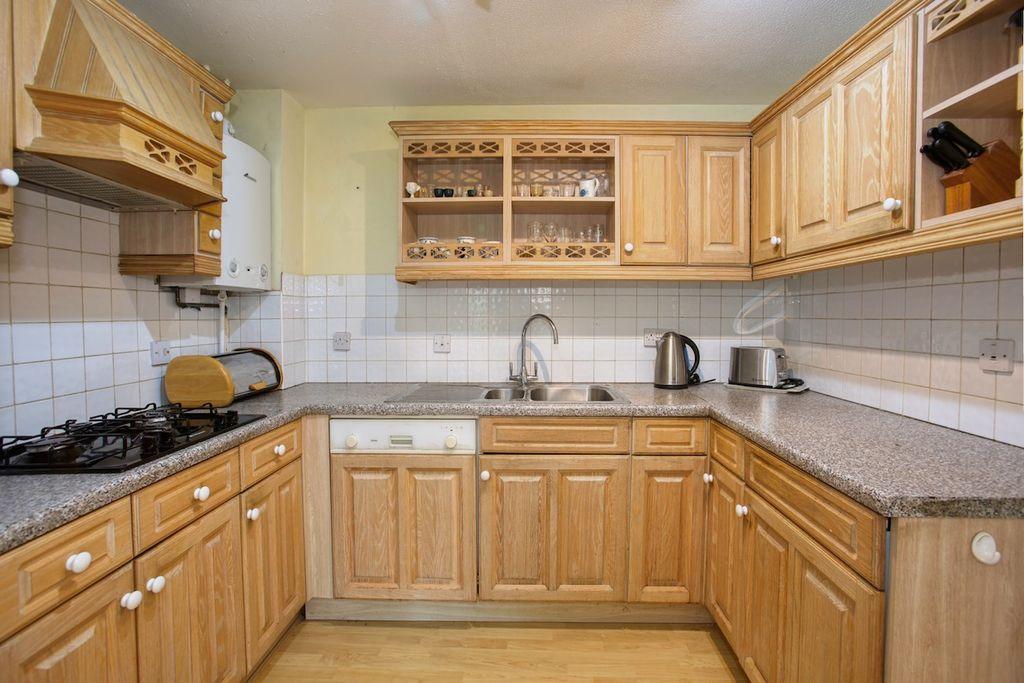 Finch Close, Shepton Mallet BA4 5GA 4 bed detached house £360,000