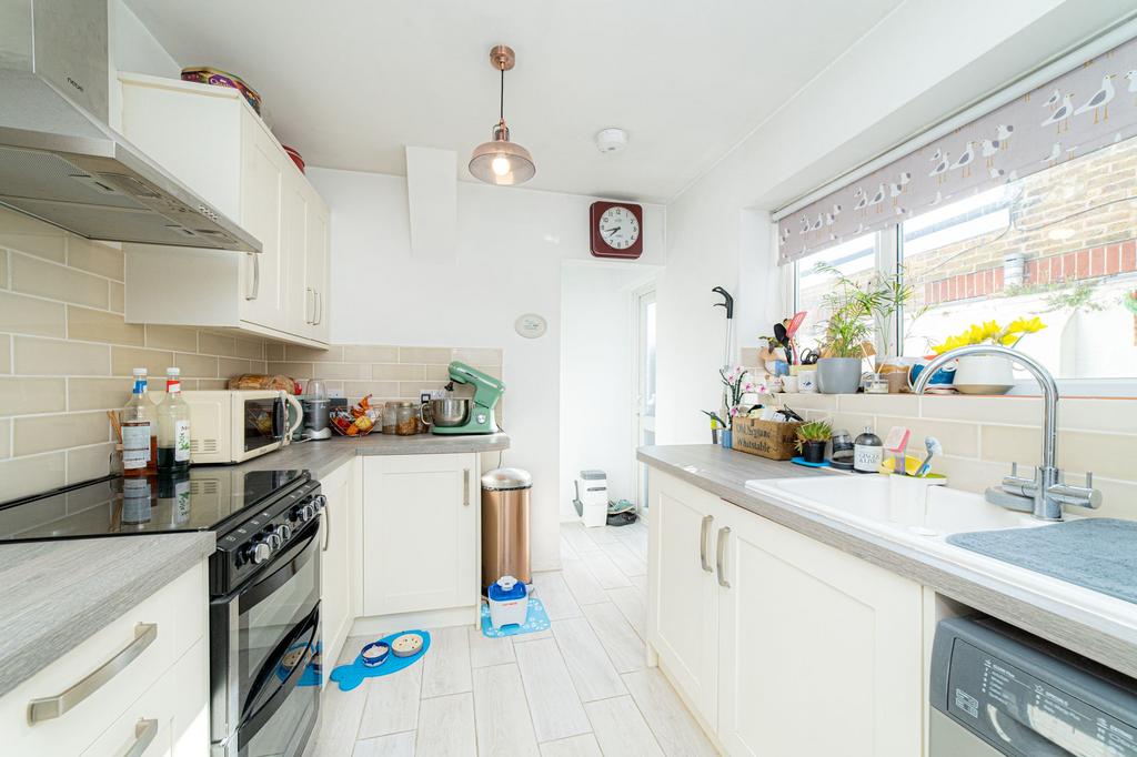 Nelson Road, Whitstable, CT5 3 bed terraced house £525,000