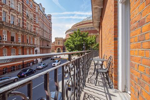 3 bedroom flat for sale, Kensington Gore, London SW7