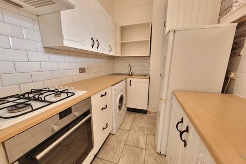 2 bedroom flat to rent, Camden Road, London N7