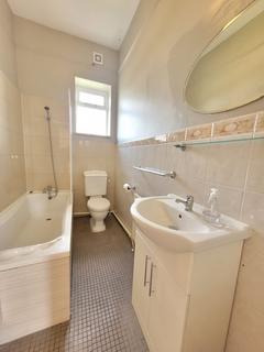 2 bedroom flat to rent, Camden Road, London N7