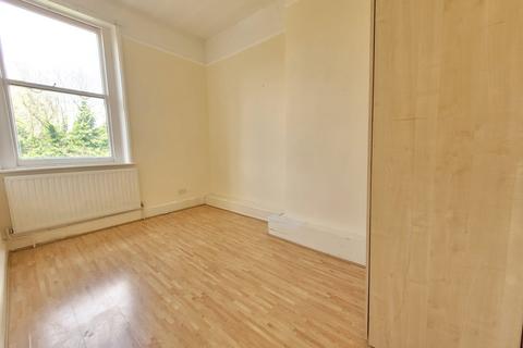 2 bedroom flat to rent, Camden Road, London N7