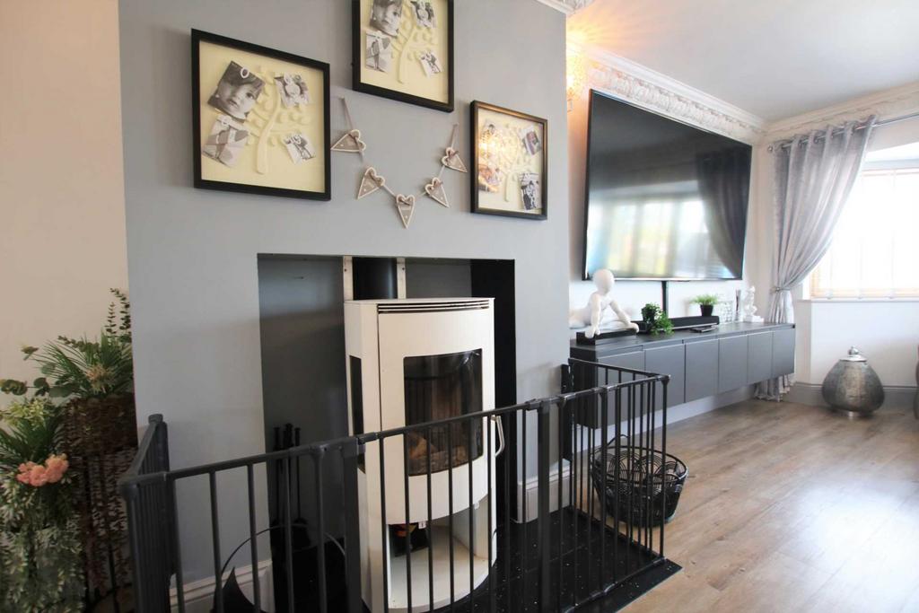 Shortthorn Road, Stratton Strawless 4 bed detached house for sale £