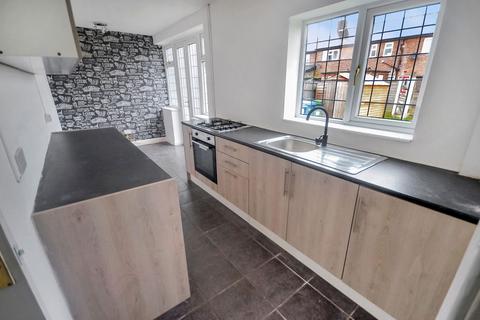 3 bedroom end of terrace house to rent, Howson Road, Warrington, WA2 9UD