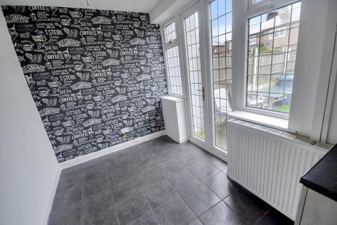 3 bedroom end of terrace house to rent, Howson Road, Warrington, WA2 9UD