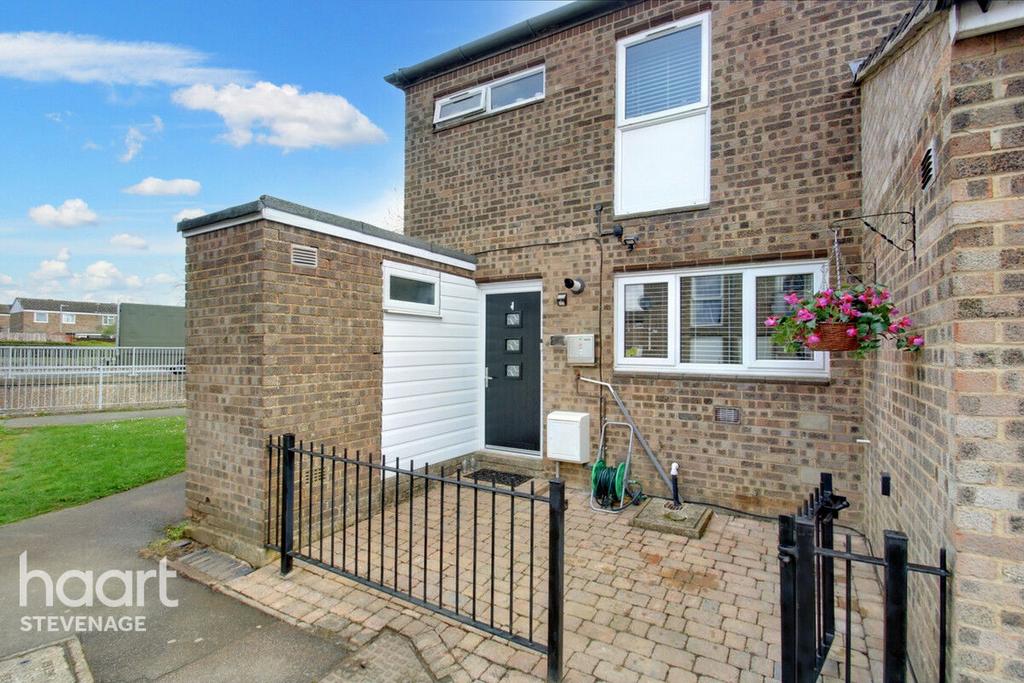Ripon Road, Stevenage 3 bed end of terrace house for sale £300,000