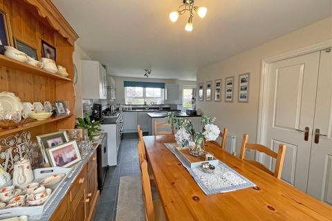 45 Blackbird Road, Corby, NN18 8FE