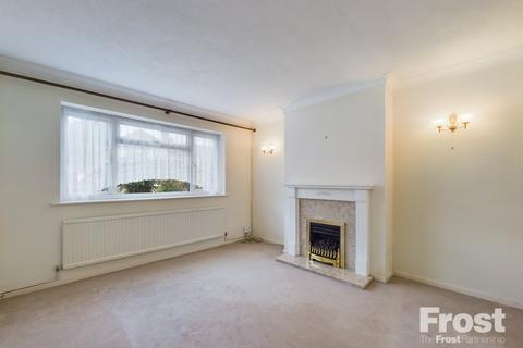 3 bedroom semi-detached house for sale - Garden Close, Ashford, Middlesex, TW15