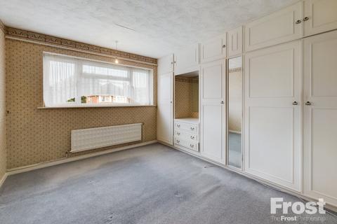 3 bedroom semi-detached house for sale - Garden Close, Ashford, Middlesex, TW15