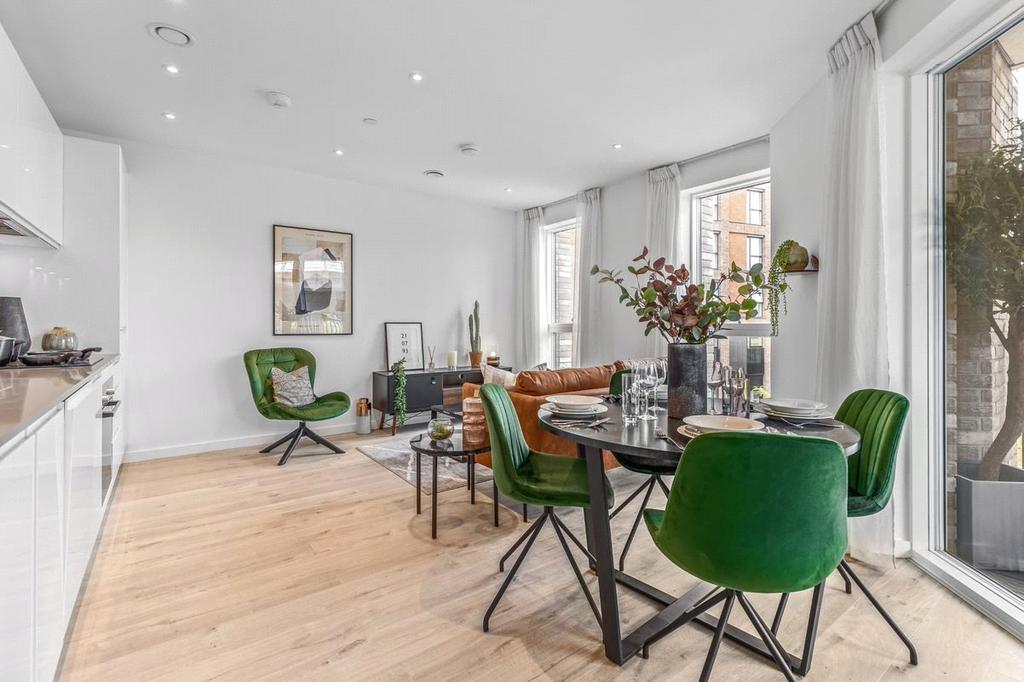Gallions Place, Royal Albert Wharf, E16 1 bed apartment for sale £360,000