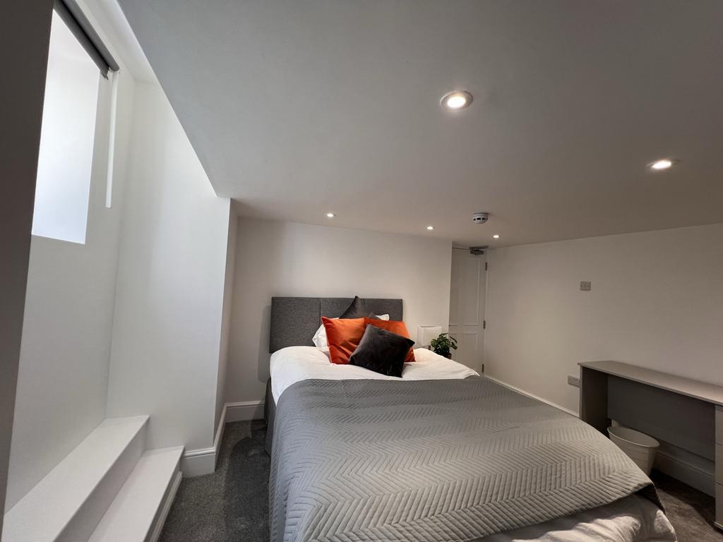 6 bedroom hmo, hall flat lane , balby