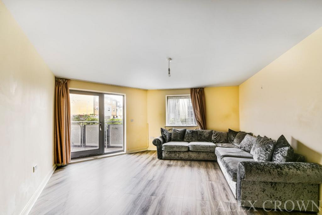 Millicent Grove, Palmers Green 2 bed flat £315,000