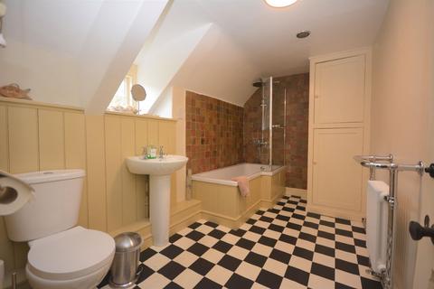 Isfryn House Cader Road, Dolgellau, LL40 1RH