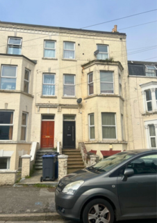2 bedroom flat to rent, Godwin Road, Cliftonville, CT9