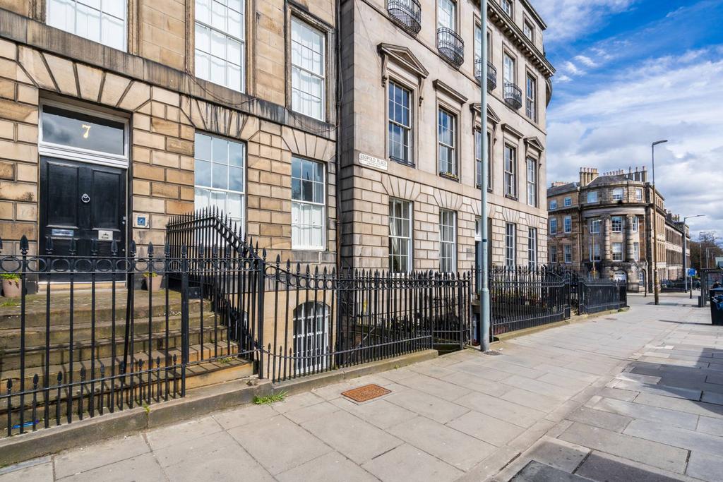 7b Leopold Place, Edinburgh, EH7 5JW 2 bed flat for sale £297,000
