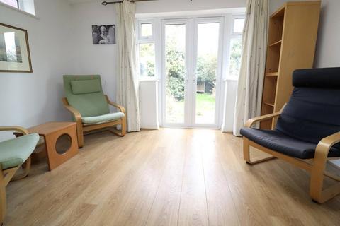 7 Connaught Road, Fleet, GU51 3RA