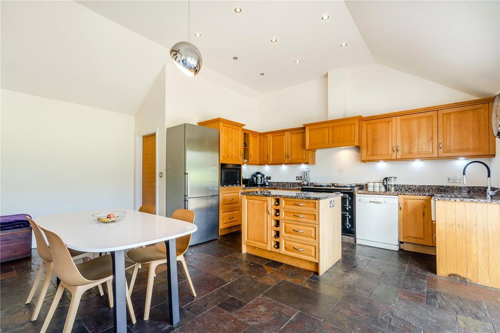 Kitchen/ Dining Area