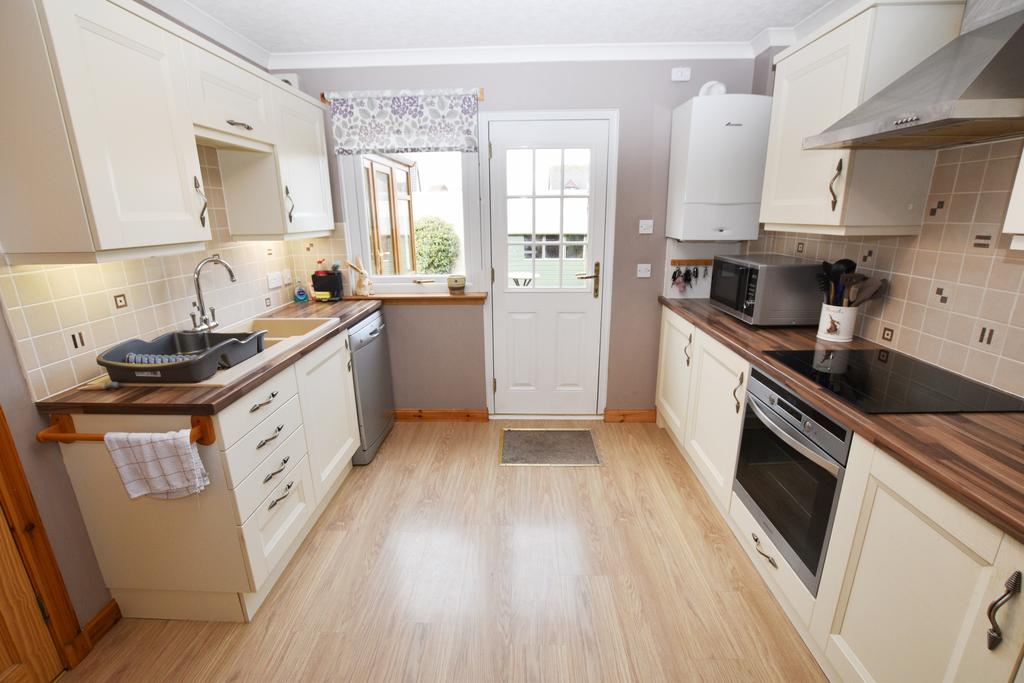 *REDUCED PRICE* 74 Mannachie Grove, Forres 4 bed semidetached house