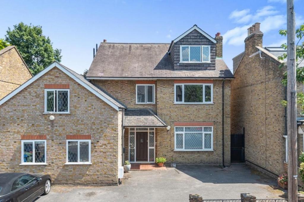 Denman Road, Peckham Rye 2 bed flat £550,000