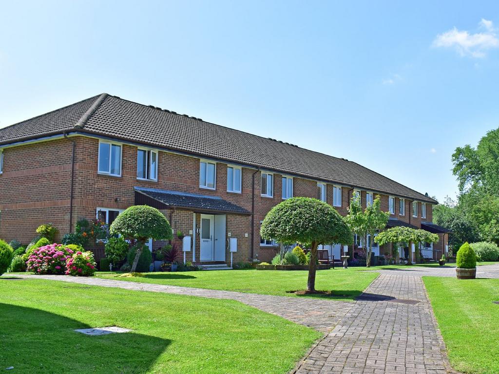 Richmond Court, Towcester, NN12 1 bed apartment for sale £115,000