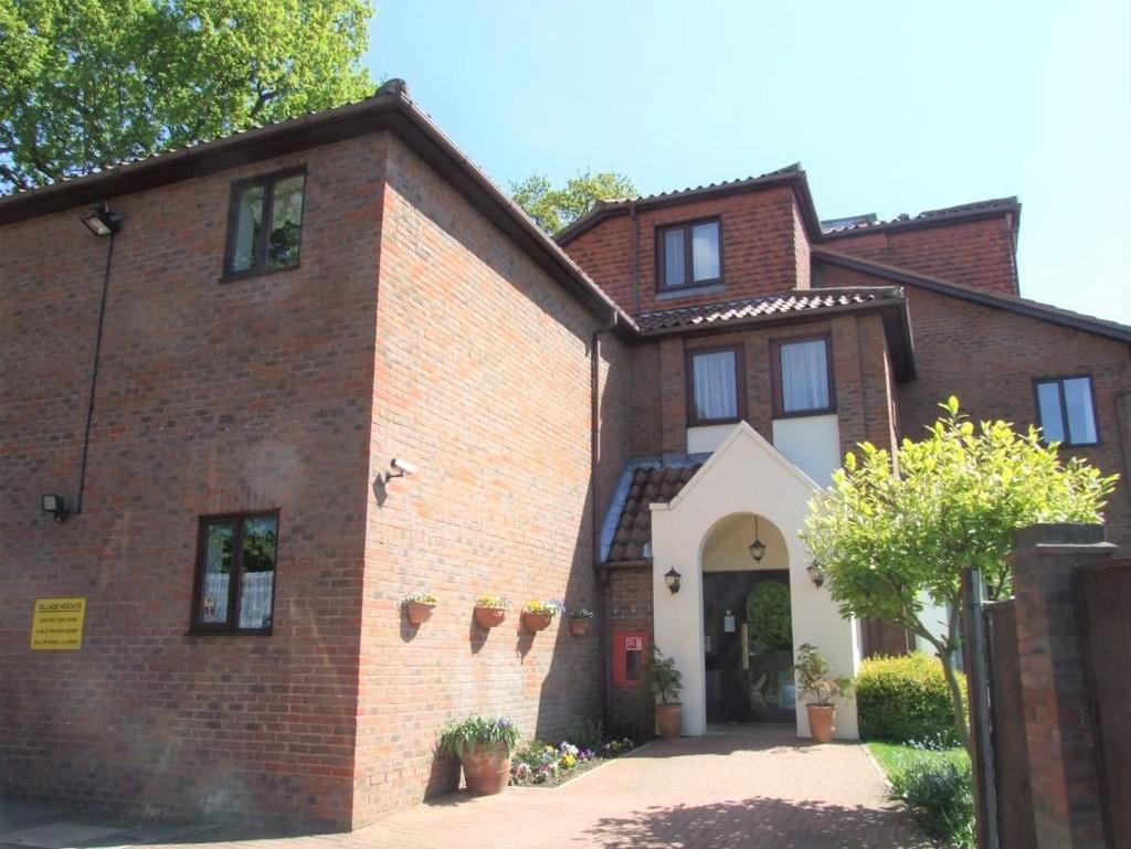 Chingford Lane, Woodford Green 2 bed apartment £350,000