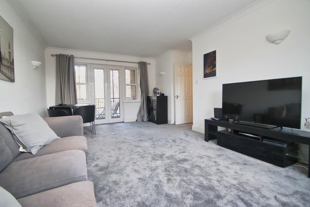 Sunset Avenue, Woodford Green 2 bed apartment £475,000
